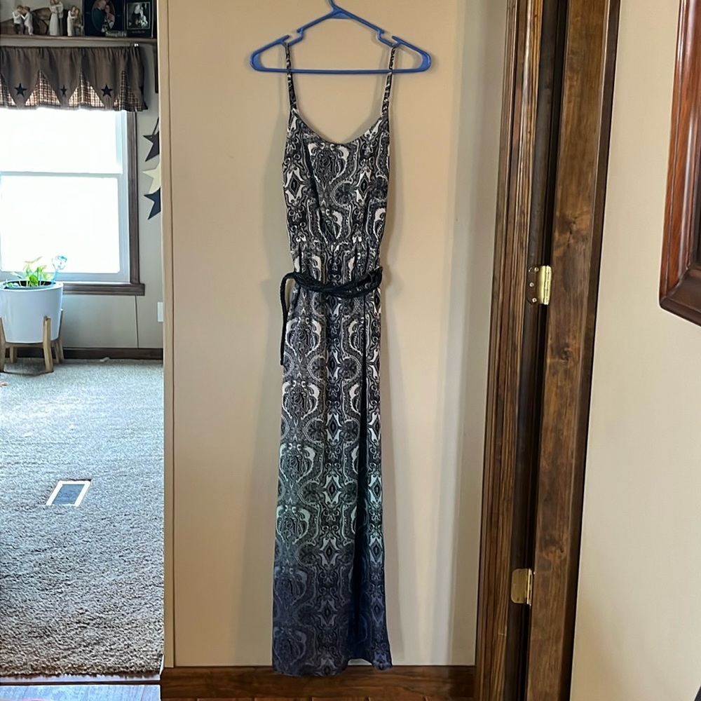NEW WITHOUT TAGS multi colored maxi dress lines size medium